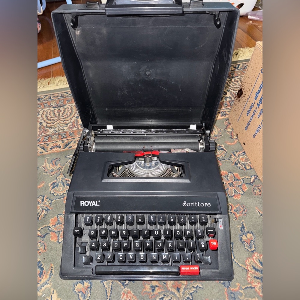 Royal Scrittore Black Typewriter